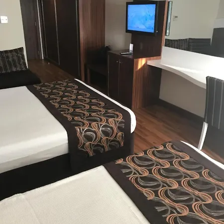 Hotel Throne &